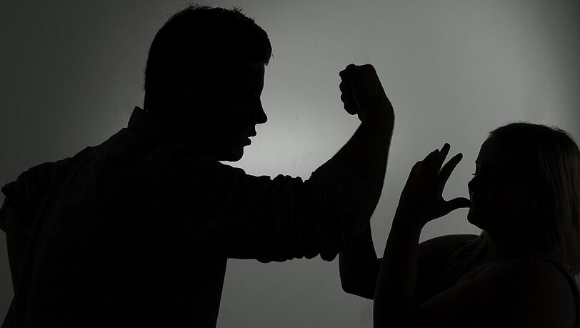 Ein Bordellbetreiber hat vor Gericht eingeräumt, seine Prostituierten geschlagen zu haben. (Symbolbild) Ein Bordellbetreiber hat vor Gericht eingeräumt, seine Prostituierten geschlagen zu haben. (Symbolbild)