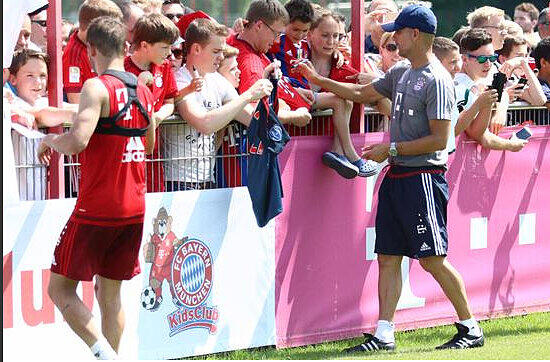 Training bei weit über 30 Grad. Am Samstag schwitzten die Bayern-Stars beim 2. Öffentlichen Training der Vorbereitung. Die Bilder!