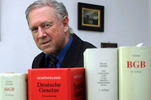 Der Münchner Anwalt Hermann Messmer hat derzeit viel zu tun &ndash; und erwartet noch mehr Scheidungen. Foto: Martha Schlüter