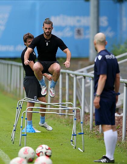 Trainingsspaß bei Ilie Sanchez und Rodri. Hier sind die Bilder vom Einzeltraining mit den aussortieren Spaniern an der Grünwalder Straße.