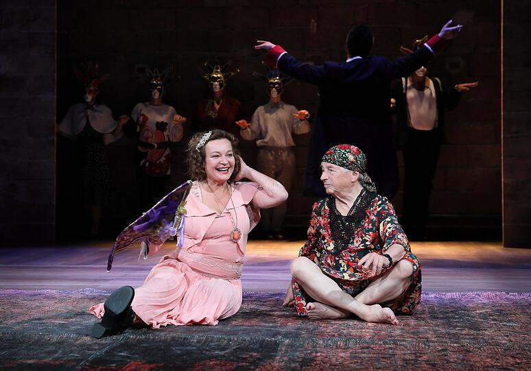 Lilly Forgách und Gerd Lohmeyer in "Das achte Leben (für Brilka") nach Nino Haratischwili im Metropoltheater.
