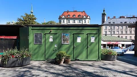 Toiletten nur für Männer oder Frauen gibt es am Viktualienmarkt nicht mehr. Stattdessen kann man sich für eine Kloschüssel oder ein Urinal mit Kloschüssel entscheiden.