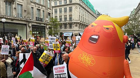 In London kamen Tausende zu einem Protest gegen den Staatsbesuch.