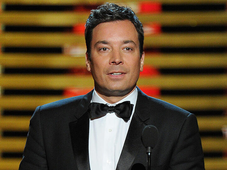 Jimmy Fallon kann sich auch schick machen - wie er bei den 66. "Primetime Emmy Awards" in Los Angeles unter Beweis stellte