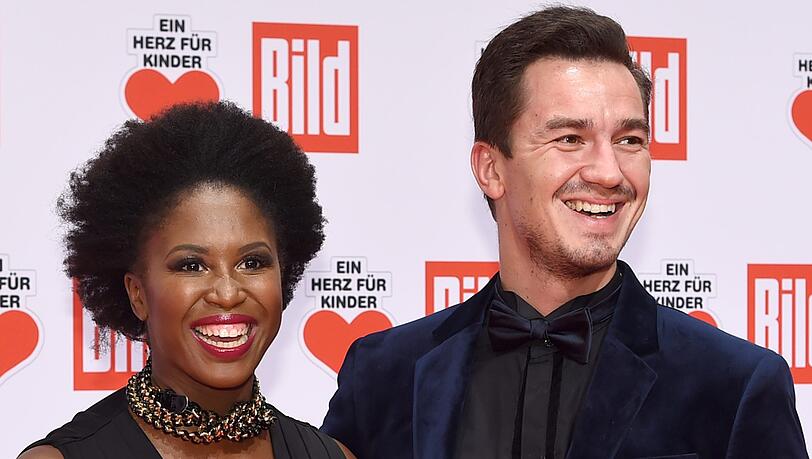 Motsi Mabuse mit Ehemann Evgenij Voznyuk. Ihre besten Haar-Styles gibt es in der Fotostrecke... Motsi Mabuse mit Ehemann Evgenij Voznyuk. Ihre besten Haar-Styles gibt es in der Fotostrecke...