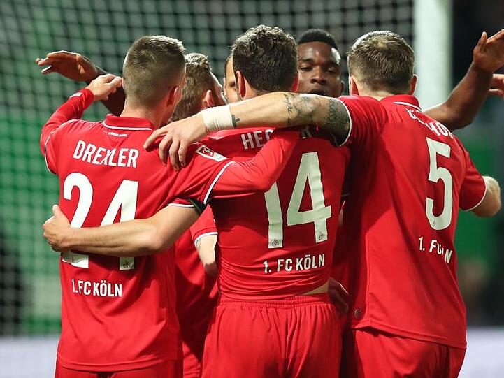 Kölns Spieler bejubeln das Tor zum 0:4 gegen SpVgg Greuther Fürth. Foto: Daniel Karmann