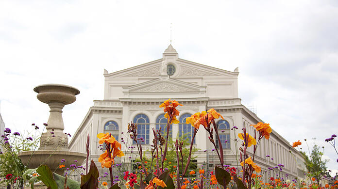 Das Staatstheater am Gärtnerplatz ist eine von 61 baulichen Anlagen in München mit Photovoltaik auf dem Dach.