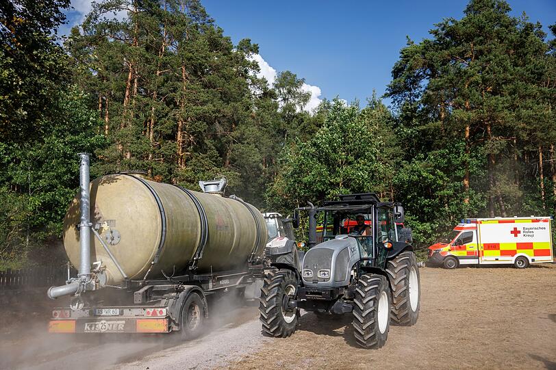 Landwirte halfen, den Brand schnell zu löschen- Landwirte halfen, den Brand schnell zu löschen-