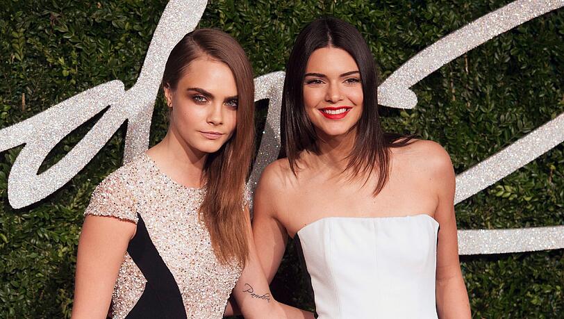 Kendall Jenner und Cara Delevingne Kendall Jenner und Cara Delevingne