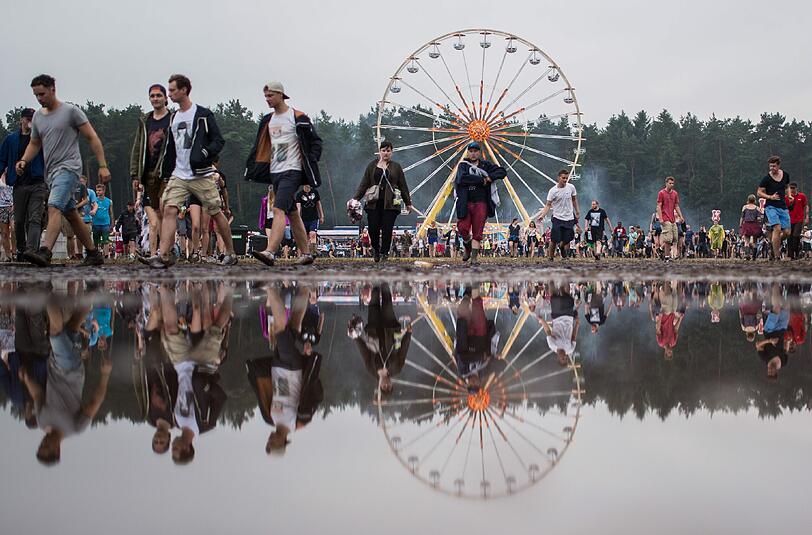 Immer wieder wurden die angesetzten Konzerte am Samstag verschoben, bis der Festivaltag schließlich abgesagt wurde.