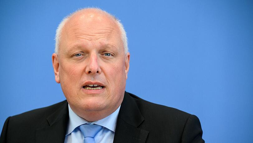 Der Bundesdatenschutzbeauftragte Ulrich Kelber hat das Bundespresseamt angewiesen, die Facebook-Fansite der Bundesregierung aus datenschutzrechtlichen Gründen vom Netz zu nehmen.