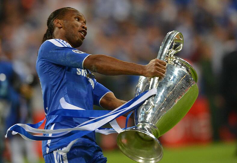 ...ehe quasi mit dem Abpfiff Dieder Drogba den Ausgleich per Kopf erzielte.