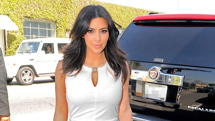 Kim Kardashian: ein Korsett für die Traumfigur? Kim Kardashian: ein Korsett für die Traumfigur?