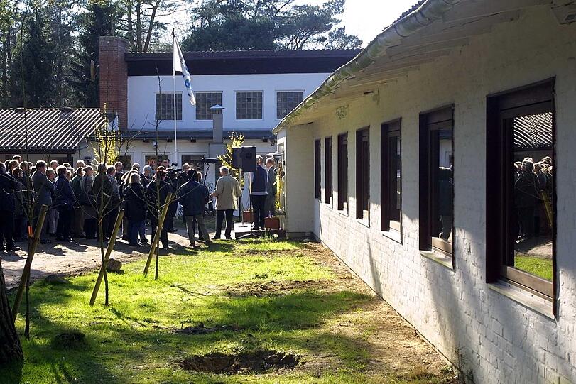 Nach umfangreichen Umbauarbeiten wird das Schullandheim in Wulsbüttel 2002 neu eröffnet.