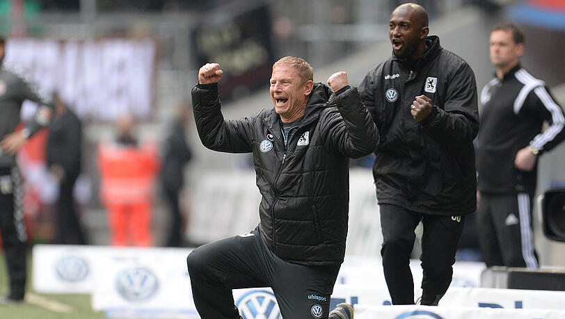 Der Neue hatte allen Grund zum feiern: Der TSV 1860 München gewinnt bei der Premiere von Torsten Fröhling als Cheftrainer mit 2:1 gegen St. Pauli. Der Neue hatte allen Grund zum feiern: Der TSV 1860 München gewinnt bei der Premiere von Torsten Fröhling als Cheftrainer mit 2:1 gegen St. Pauli.