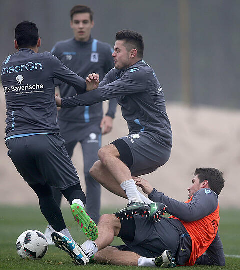 Löwen im Nebel: So lief die erste Trainingseinheit des TSV 1860 in Troia/Portugal.