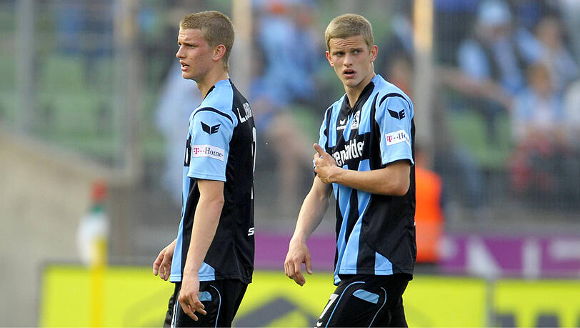 Sven Bender (r.) mit seinem Bruder Lars im Löwen-Trikot. Sven Bender (r.) mit seinem Bruder Lars im Löwen-Trikot.