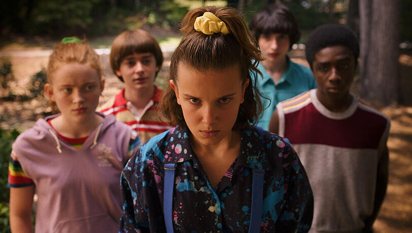 Sadie Sink (v.l.), Noah Schnapp, Millie Bobby Brown, Finn Wolfhard und Caleb McLaughlin in der dritten Staffel von "Stranger Things". Sadie Sink (v.l.), Noah Schnapp, Millie Bobby Brown, Finn Wolfhard und Caleb McLaughlin in der dritten Staffel von "Stranger Things".