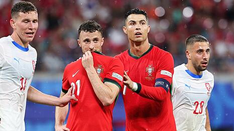 Diogo Jota (links) und Cristiano Ronaldo bei der Fußball-EM im Juni 2024.