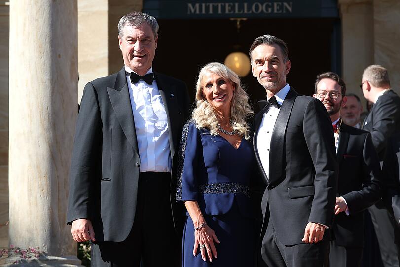 Markus Söder (l-r, CSU), Ministerpräsident von Bayern, seine Frau Karin Baumüller-Söder und Florian Silbereisen, Showmaster und Fernsehmoderator. Markus Söder (l-r, CSU), Ministerpräsident von Bayern, seine Frau Karin Baumüller-Söder und Florian Silbereisen, Showmaster und Fernsehmoderator.
