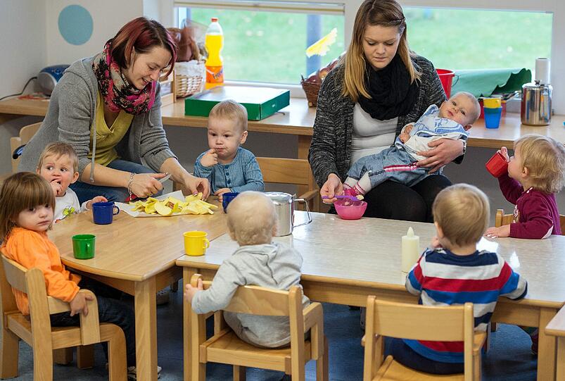 Laut statistischem Bundesamt gaben zunehmend mehr Eltern ihre Kinder in Fremdbetreuung von Tageseltern, Krippen oder Kindertagesstätten.