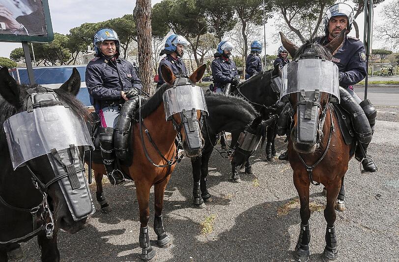 Hohe Polizeipräsenz beim römischen Stadtderby.
