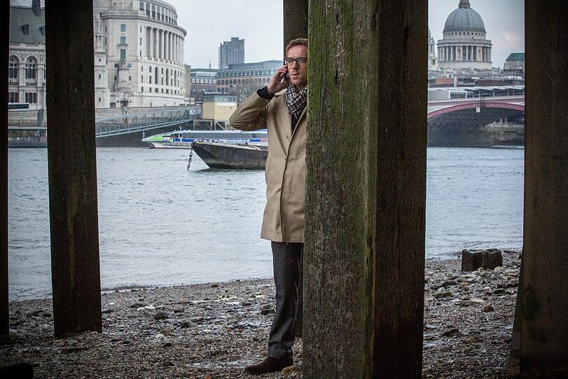 An manchen Stellen lugt in der Person des Agenten Hector (Damian Lewis) vom Geheimdienst M16 der gute alte George Smiley hervor.