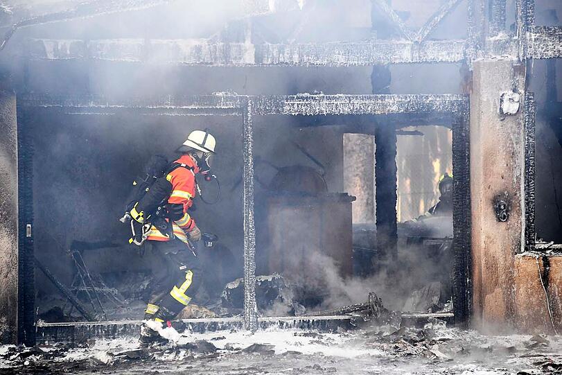 Die Feuerwehr war mit rund 100 Einsatzkräften vor Ort.