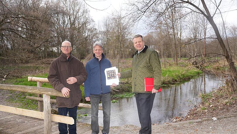 &bdquo;F&uuml;r eine Schnecke, die nichts Besonderes ist, den Herzogpark verschandeln &ndash; das geht nicht&ldquo;, findet Robert Brannek&auml;mper (r.). Und streitet mit Anwalt Benno Ziegler (M.) gegen eine neue Schutzzone am Brunnbach. Rechts: Martin Baumgartner aus dem Bezirksausschuss Bogenhausen.