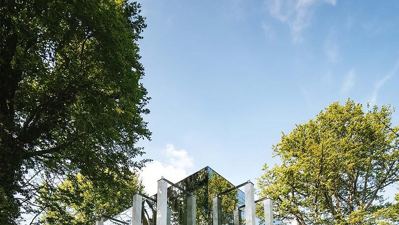 Modern und m&auml;rchenhaft unheimlich: Die Villa Blofeld alias Rinecker-Villa.