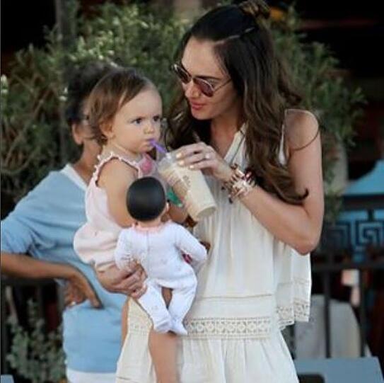 Tamara Ecclestone postet gerne Bilder von sich und Töchterchen Sophia.