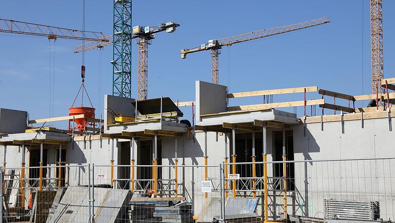 Weil zu wenig gebaut wird, drängen kaufkräftige Schichten in den Mietmarkt. (Archiv)