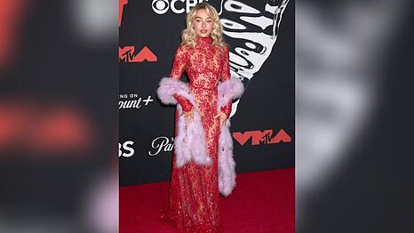 Sabrina Carpenter auf dem roten Teppich der MTV Video Music Awards.