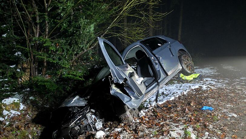 Die Fahrt in den Graben endete für einen 48-Jährigen leider tödlich. Die Fahrt in den Graben endete für einen 48-Jährigen leider tödlich.