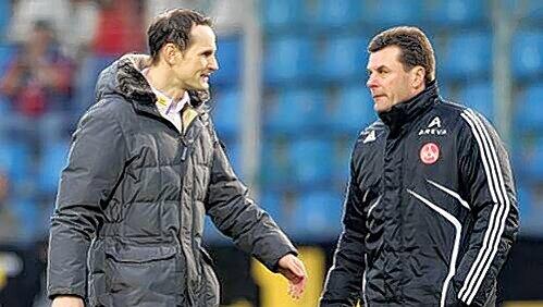 Zwei Trainer, zwei Meinungen: Bochums Heiko Herrlich freute sich über den Punkt, Club-Coach Dieter Hecking (r.) waren es zwei zu wenig. Zwei Trainer, zwei Meinungen: Bochums Heiko Herrlich freute sich über den Punkt, Club-Coach Dieter Hecking (r.) waren es zwei zu wenig.