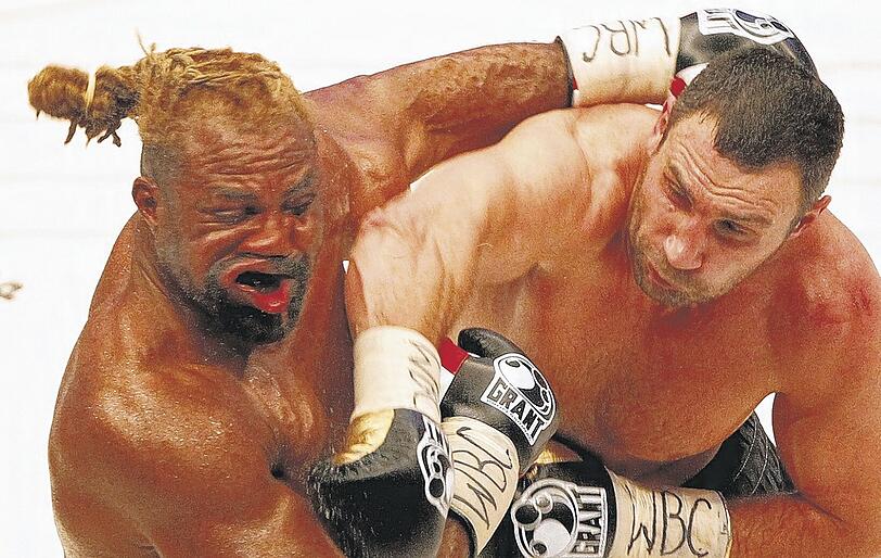 Einer von vielen fürchterlichen Treffer:  Vitali Klitschko gegen Shannon Briggs