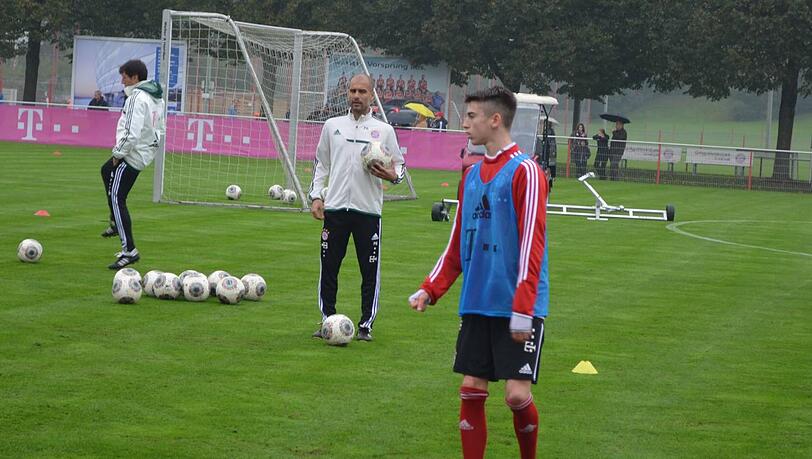 Schnupperkurs bei den Profis: Lucas Scholl - Sohn von Ex-Star Mehmet - trainiert unter den Augen von Trainer Pep Guardiola. Schnupperkurs bei den Profis: Lucas Scholl - Sohn von Ex-Star Mehmet - trainiert unter den Augen von Trainer Pep Guardiola.