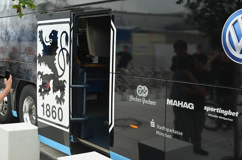 Das ist der neue Teambus für die Löwen.
