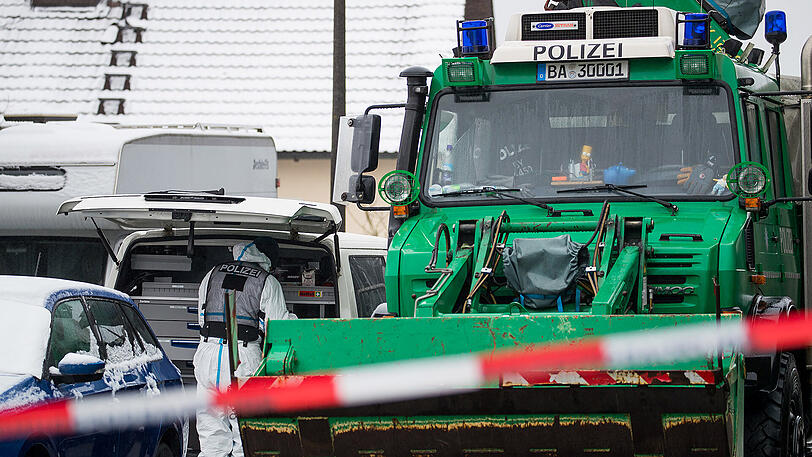 Die Polizei entdeckte in Schaittach am Montag die Leichen.
