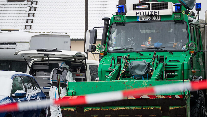 Die Polizei entdeckte in Schaittach am Montag die Leichen. Die Polizei entdeckte in Schaittach am Montag die Leichen.