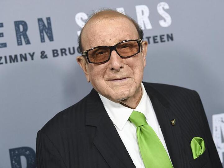 Der Musikproduzent Clive Davis will das Leben von Whitney Houston verfilmen.