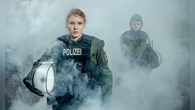 "Die Nichte des Polizisten": Rebecca Henselmann (Magdalena Laubisch, l.) und Christoph Laurin (Max von der Groeben, r.), wollen eine erfolgreiche Karriere bei der Polizei machen.