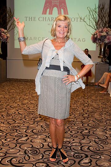 Bei seiner Modenschau am Mittwoch im The Charles Hotel zeigt der junge Münchner Designer Marcel Ostertag seine Kreationen - und präsentiert sie als Model gleich selbst. Prominente Gäste sind unter anderem Mirja Du Mont, Anika Scheibe, Lisa Martinek und Jutta Speidel.
