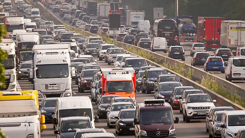 Der ADAC rechnet vor allem am Nachmittag mit viel Verkehr auf den Autobahnen rund um München und Nürnberg. (Symbolbild)
