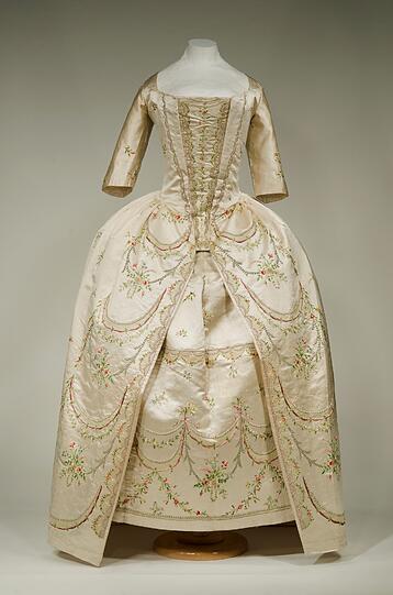 Tres chic: So kleidete man sich im Ancien Régime. Bewundern kann man das Kleid im Bayerischen Nationalmuseum.