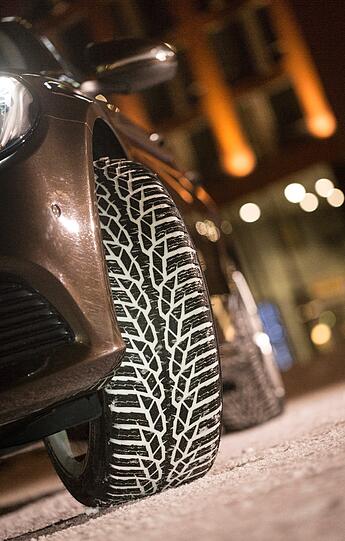 Der neue Nassgrip-Star aus Finnland: Der Nokian WR D4 schafft als erster Pkw-Winterreifen beim Nassbremsen die Einstufung A.