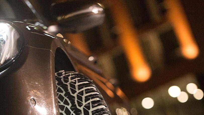 Der neue Nassgrip-Star aus Finnland: Der Nokian WR D4 schafft als erster Pkw-Winterreifen beim Nassbremsen die Einstufung A. Der neue Nassgrip-Star aus Finnland: Der Nokian WR D4 schafft als erster Pkw-Winterreifen beim Nassbremsen die Einstufung A.