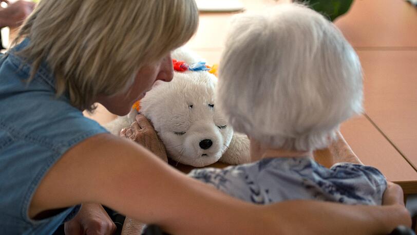 Auch mit dem neuen Pflegegesetz ist vertrauensvolle Hilfe schwer zu finden. Auch mit dem neuen Pflegegesetz ist vertrauensvolle Hilfe schwer zu finden.