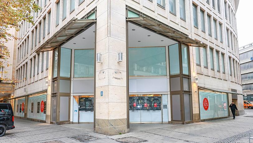 Den C&A in der Kaufingerstraße gibt es nicht mehr. Er hat am vergangenen Donnerstag, 14. November für immer geschlossen. Den C&A in der Kaufingerstraße gibt es nicht mehr. Er hat am vergangenen Donnerstag, 14. November für immer geschlossen.