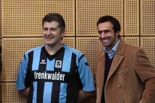 Micky Stevic (r.) ist noch nah dran an den Löwen, hier kürzlich bei einem Benefizturnier, bei dem Ex-Löwe Davor Suker (l.) für die Blauen gespielt hat.